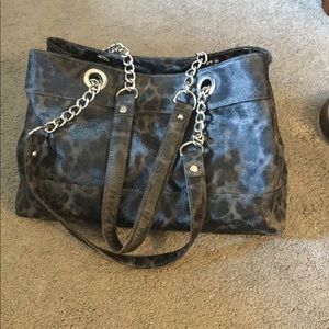 Tote with chain